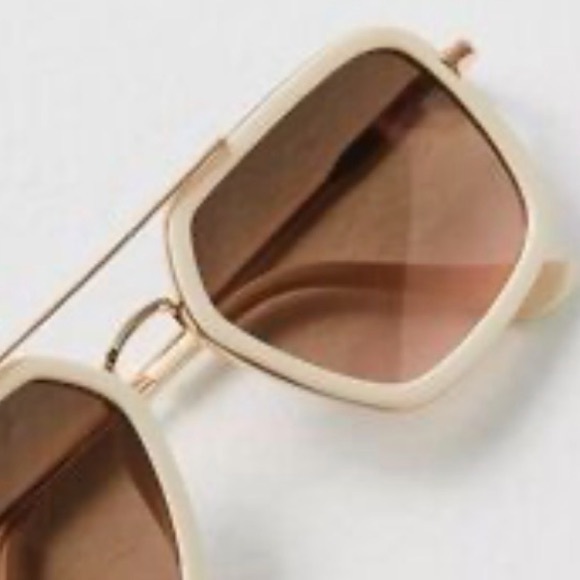 mLuna Classic Aviator
Sunglasses - Milkyway
FREE PEOPLE
NWT - Picture 7 of 10